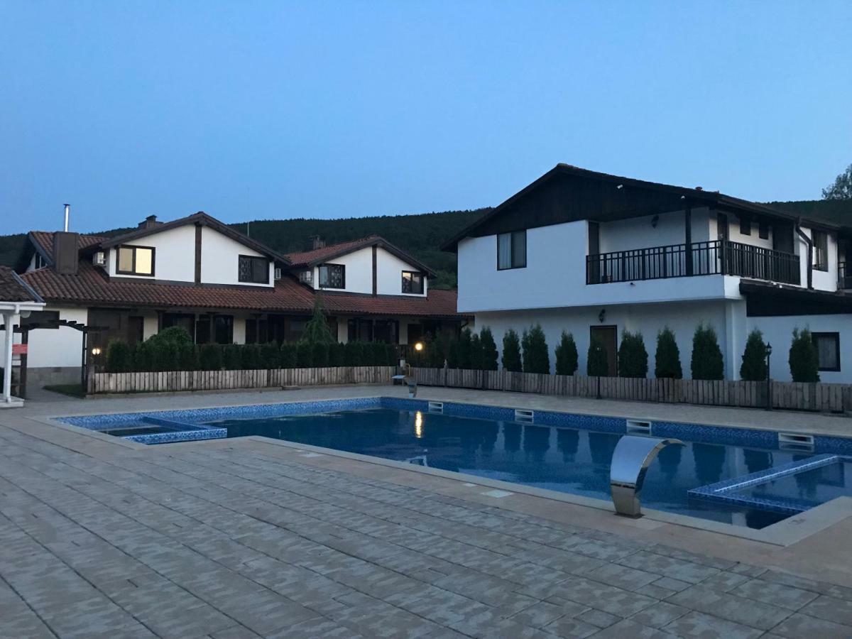 Guest House Bukor Shtepi Mandrica Ngoại thất bức ảnh