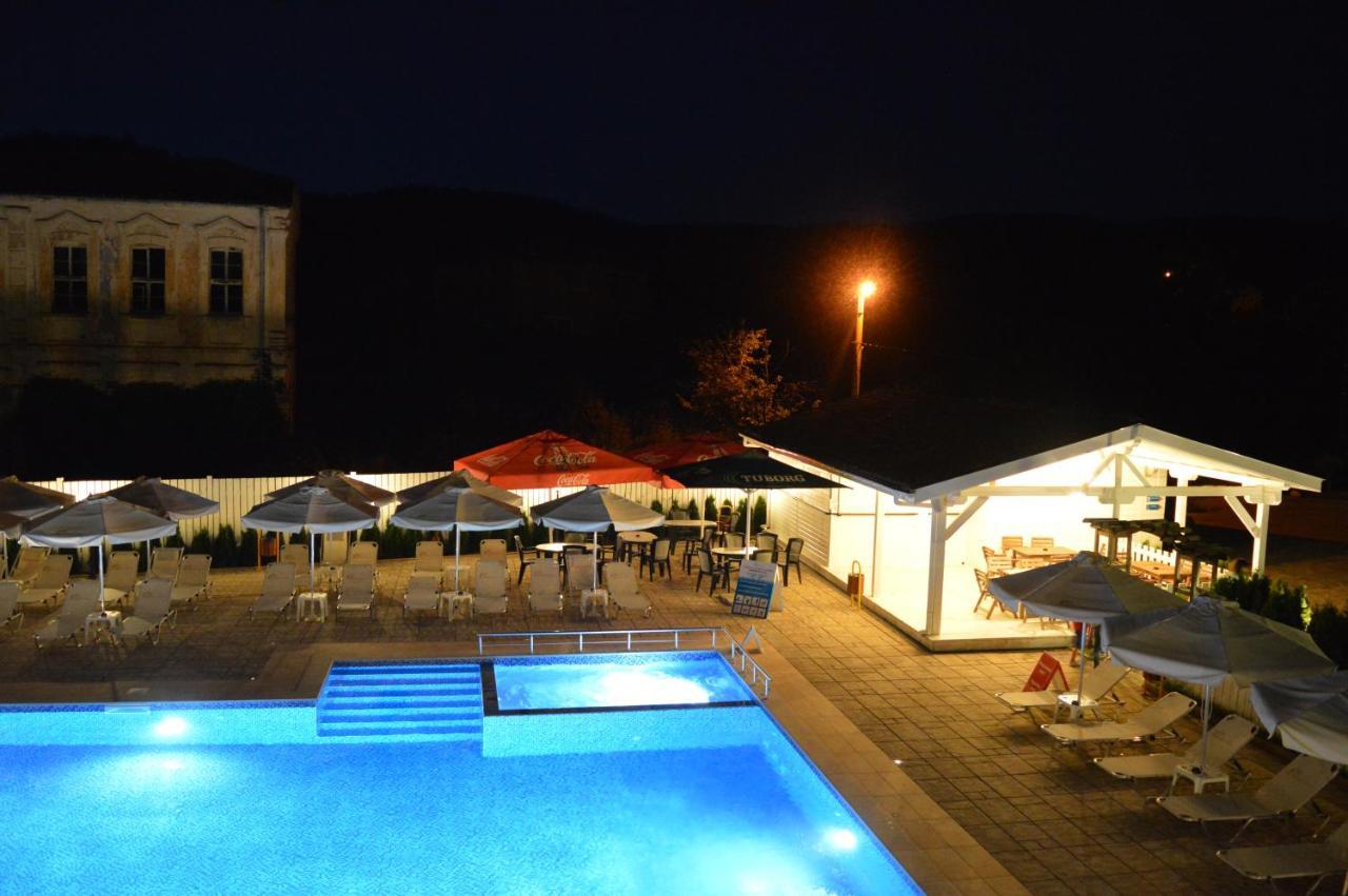 Guest House Bukor Shtepi Mandrica Ngoại thất bức ảnh